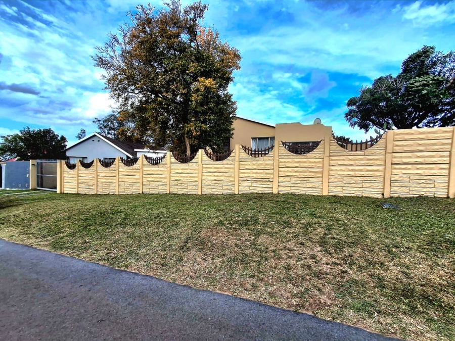 4 Bedroom Property for Sale in Summerpride Eastern Cape